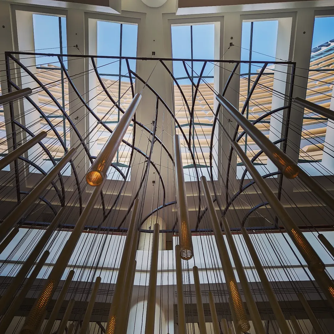 The bar @ #thewestinlongbeach 
Look up!
