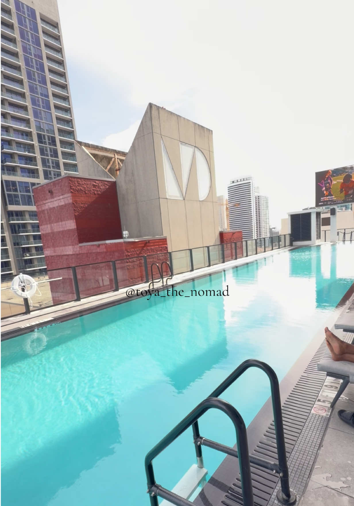 Don’t know if you want to stay downtown or in South Beach when you come to Miami? Well, The Elser Ho