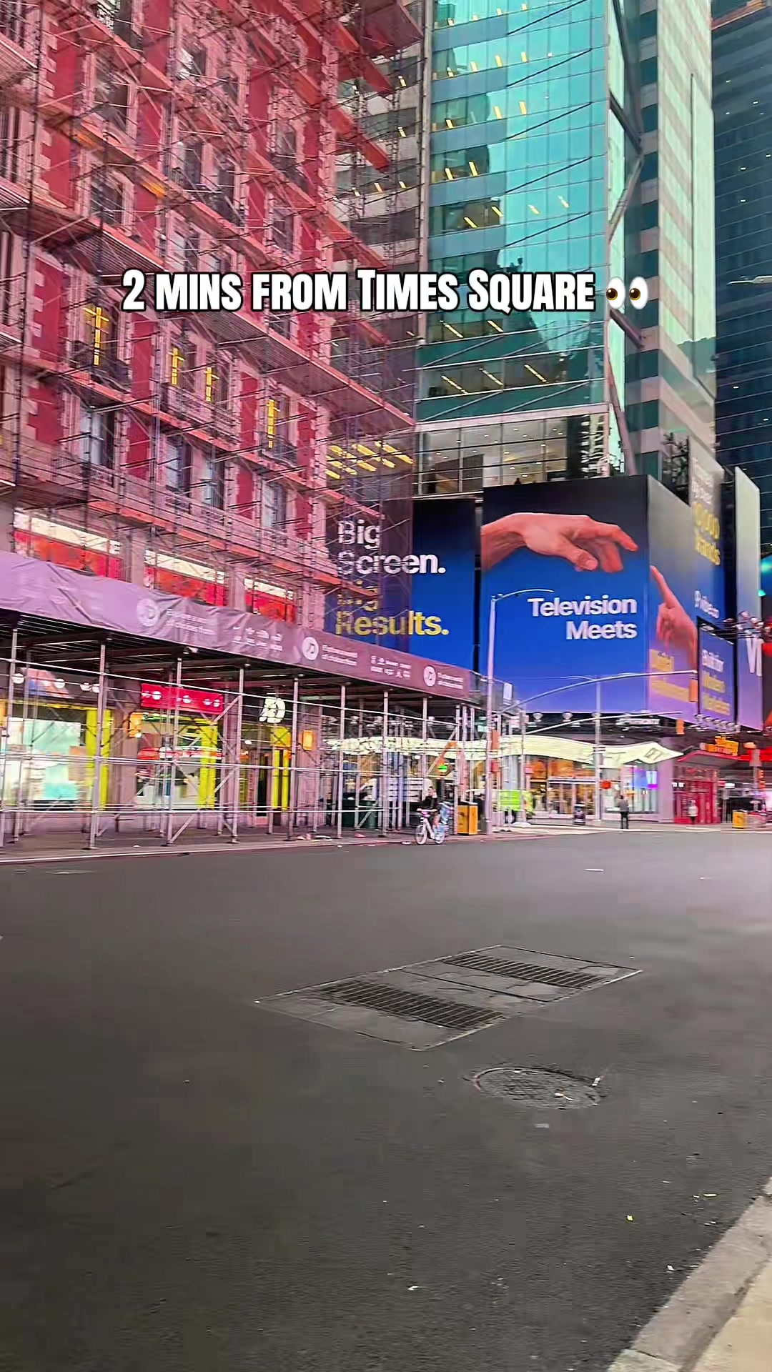 Stay 2 minutes from Times Square at the The Knickerbocker Hotel 👀✨
Luxury rooms, rooftop bar views,