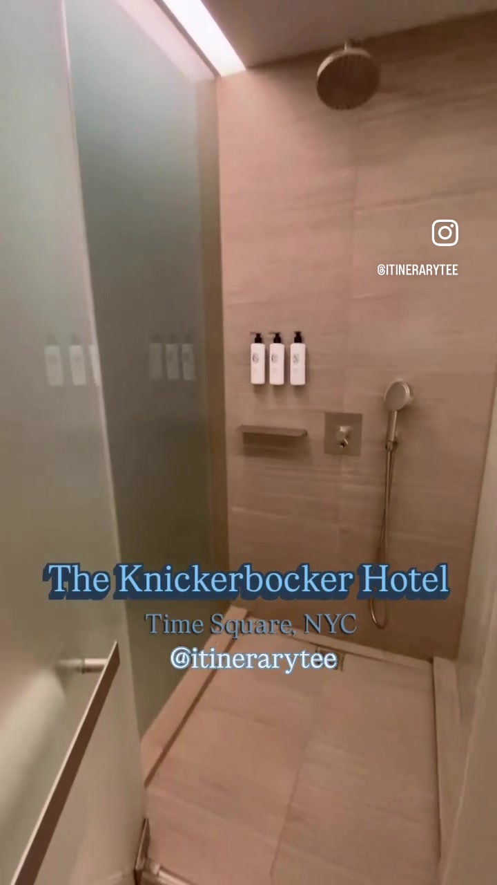 The Knickerbocker hotel 🏨 @theknicknyc is one of my all time favorite hotels in NYC! 🍎 🚖 🌆 The r